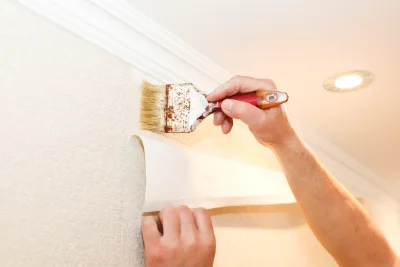 Pose de papier peint à Bazougers — revêtements muraux et toiles de verre